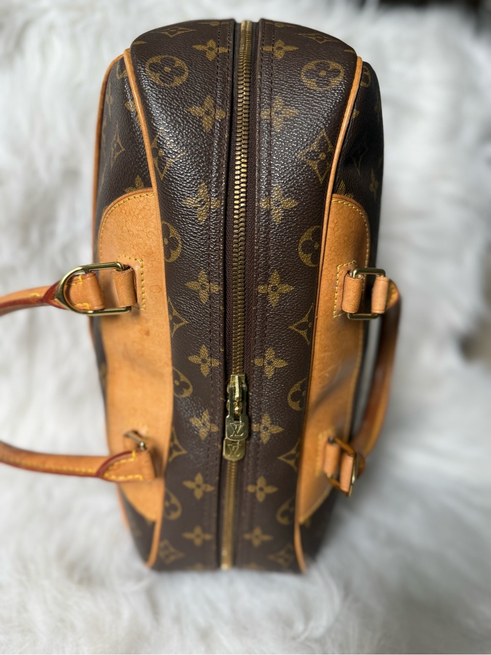 Vintage Louis Vuitton Deauville Monogram Canvas Honey Patina Clean Interior - Picture 6 of 16